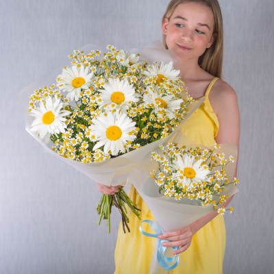 Букеты для мамы и дочки с ромашками "Мечты о безоблачном счастье" N 36428