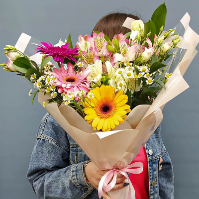 Букет из гербер, ромашек, альстромерии. Беззаботность и мечты N 36298