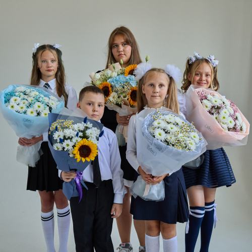 Букет школьный с хризантемой и гипсофилой РОЗОВЫЙ N 84572-Р